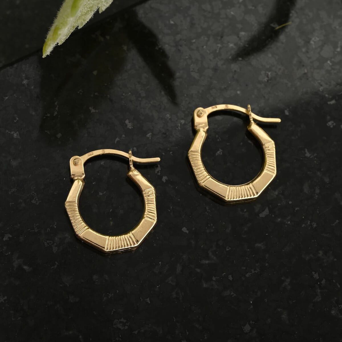 14K Yellow Gold Hoop Earrings 0.30 Grams image number 1
