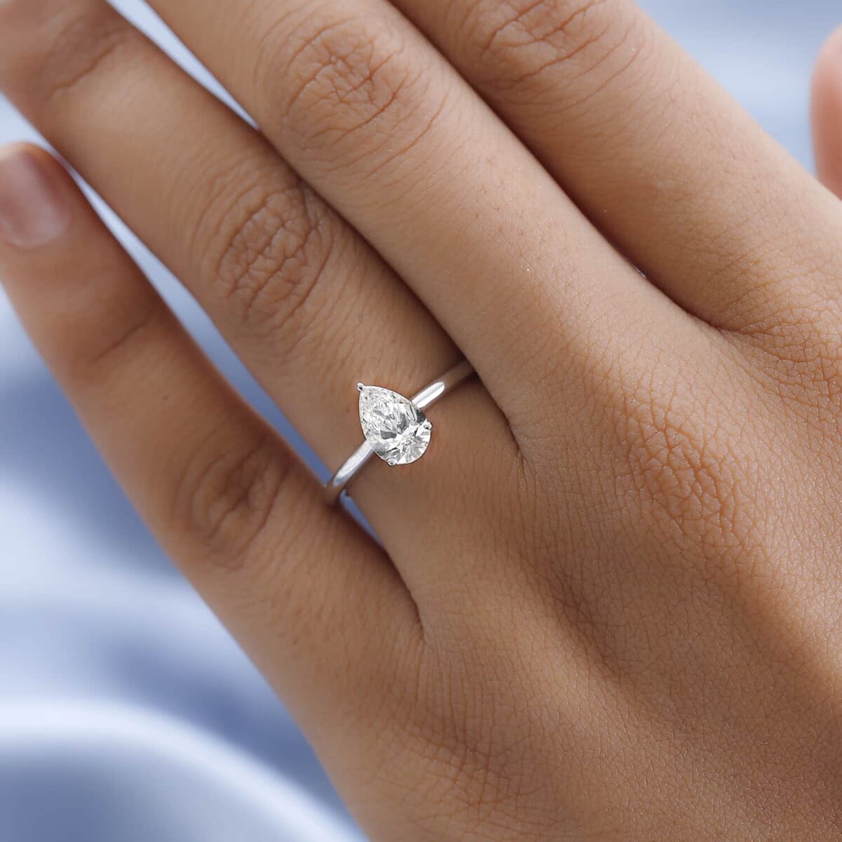 950 Platinum Luxuriant Lab Grown Diamond E-F VS Solitaire Ring (Size 7.5) 4.60 Grams 1.00 ctw image number 2