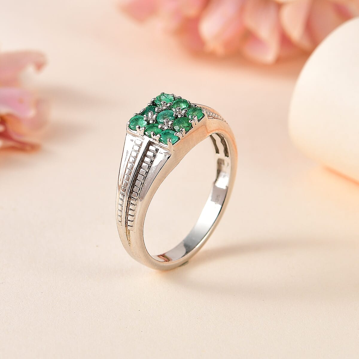 Boyaca Colombian Emerald Men's Ring in Platinum Over Sterling Silver (Size 12.0) 0.65 ctw image number 1