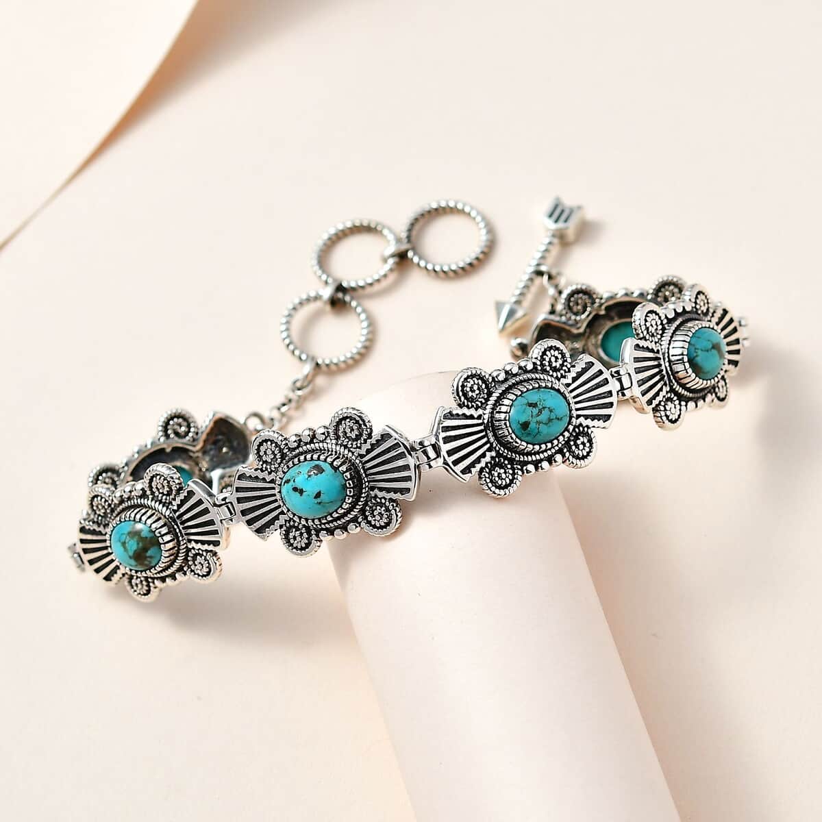 Artisan Crafted Sierra Nevada Turquoise Toggle Clasp Bracelet in Sterling Silver (6.50-8.0In) 7.90 ctw image number 1