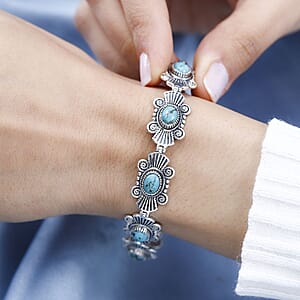 Artisan Crafted Sierra Nevada Turquoise 7.90 ctw Toggle Clasp Bracelet in Sterling Silver (6.50-8.0In)