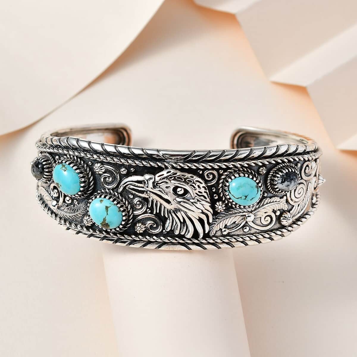 Artisan Crafted Sierra Nevada Turquoise and White Buffalo Eagle Cuff Bracelet in Sterling Silver (7.25 In) 6.90 ctw image number 1