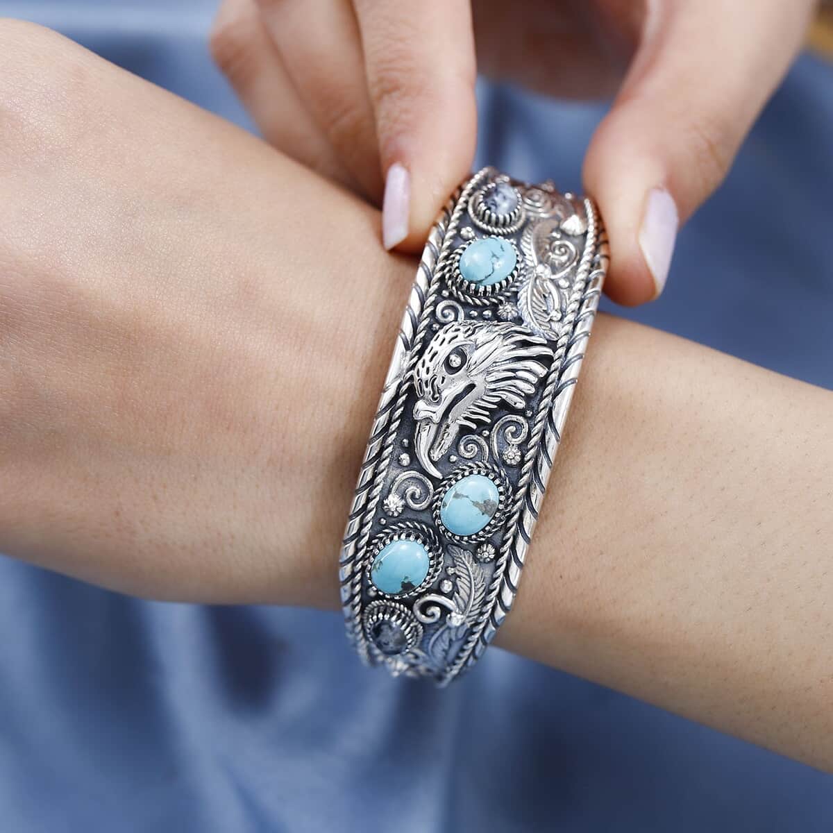 Artisan Crafted Sierra Nevada Turquoise and White Buffalo Eagle Cuff Bracelet in Sterling Silver (7.25 In) 6.90 ctw image number 2