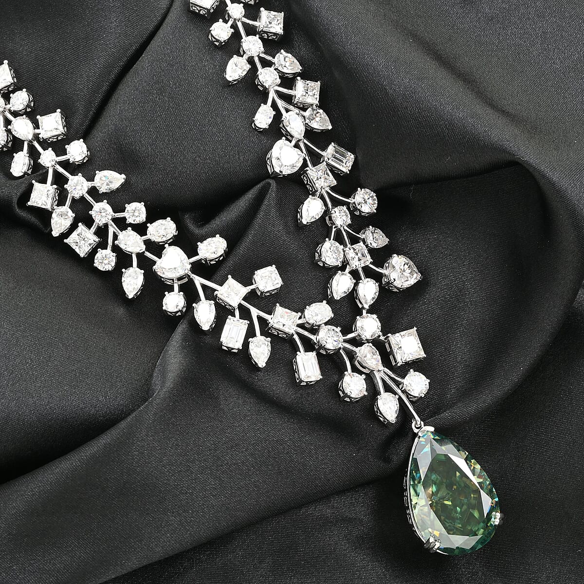 Dark Green Moissanite and White Moissanite 142.50 ctw Necklace 18 Inches in Platinum Over Sterling Silver image number 1