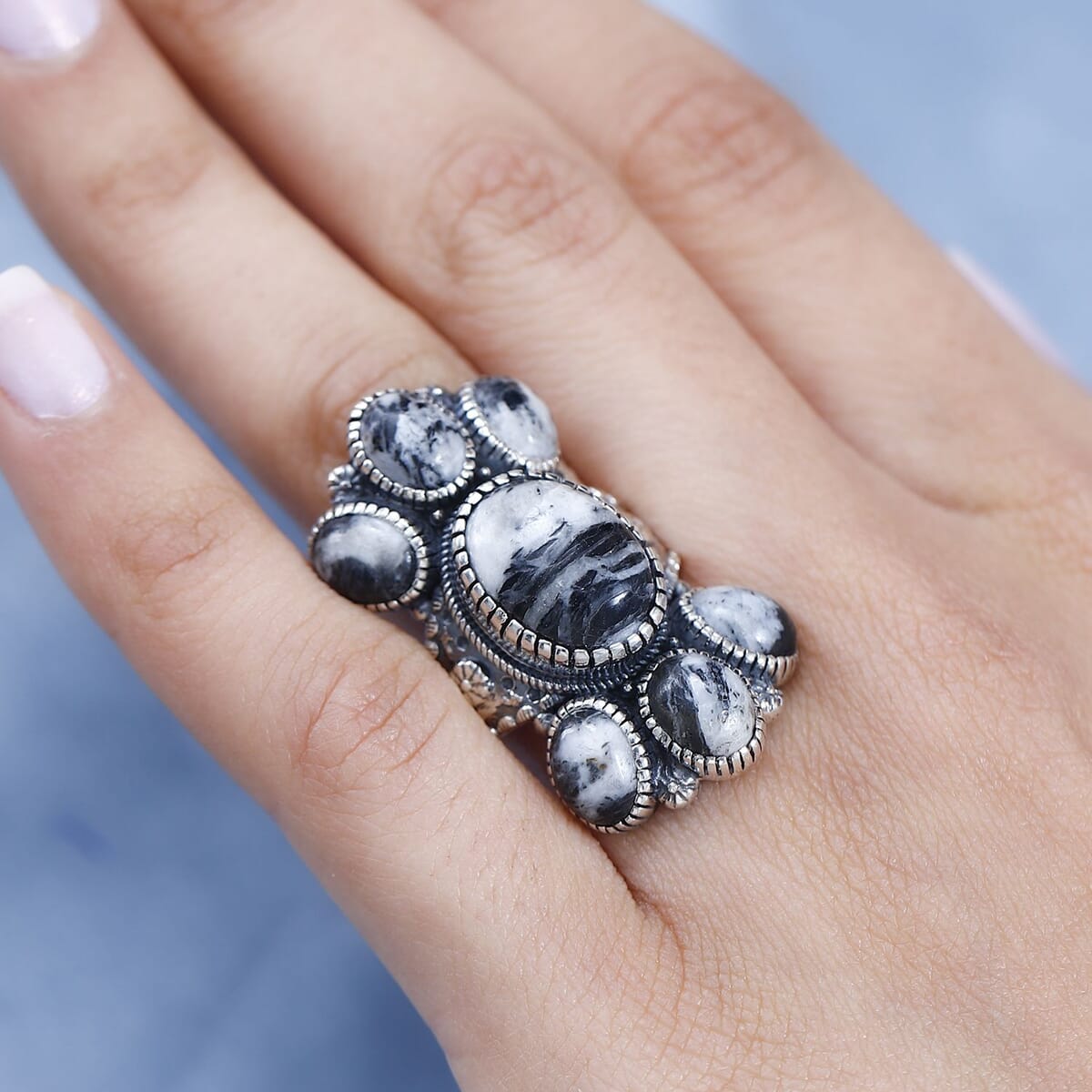 Artisan Crafted White Buffalo 7 Stone Cluster Ring in Sterling Silver (Size 9.0) 13.65 ctw image number 2