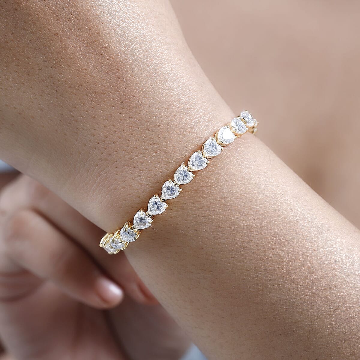 Moissanite 16.00 ctw Heart Tennis Bracelet in Vermeil Yellow Gold Over Sterling Silve (7.25 In) image number 2