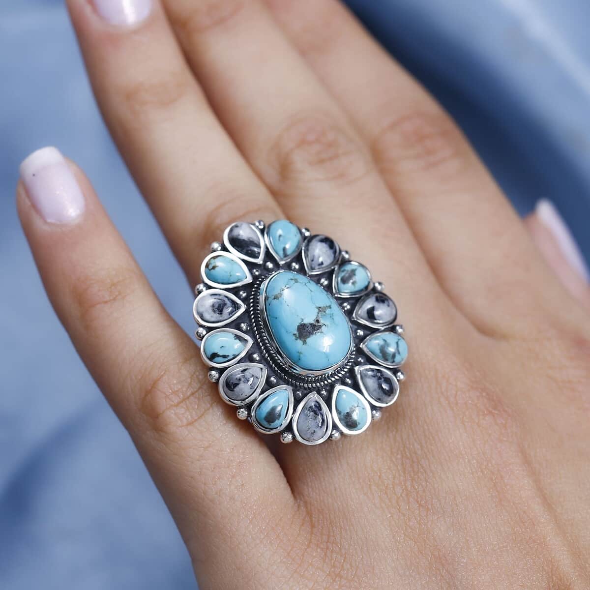 Artisan Crafted Sierra Nevada Turquoise and White Buffalo Halo Ring in Sterling Silver (Size 8.0) 12.90 ctw image number 2