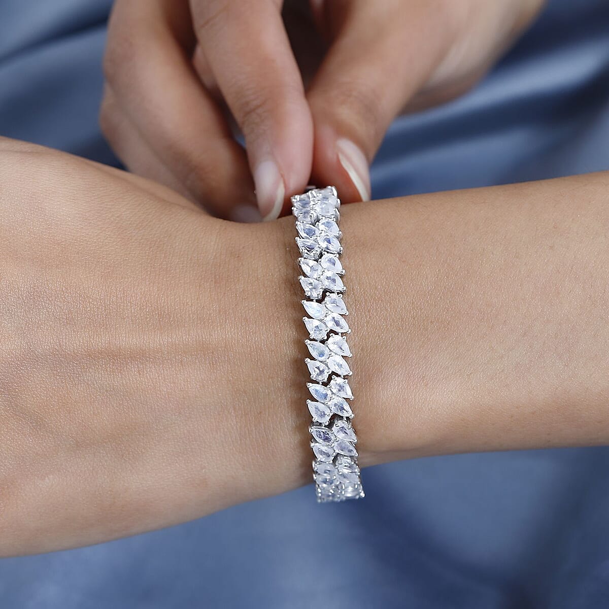 Premium Moon Glow Moonstone 2 Row Bracelet in Platinum Over Sterling Silver (6.50 In) 16.50 ctw image number 3