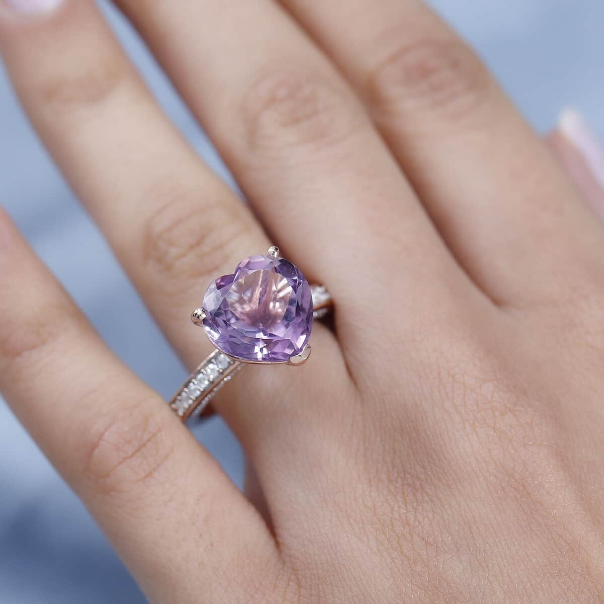 Rose De France Amethyst and Moissanite Heart Ring in Vermeil Rose Gold Over Sterling Silver (Size 5.0) 7.90 ctw image number 2