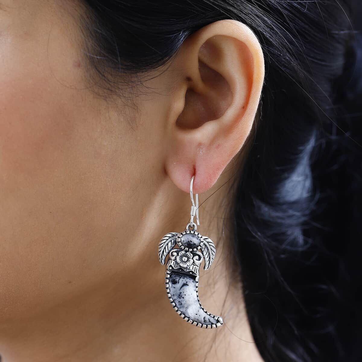 Artisan Crafted White Buffalo 23.25 ctw Bear Claw Earrings in Sterling Silver image number 2