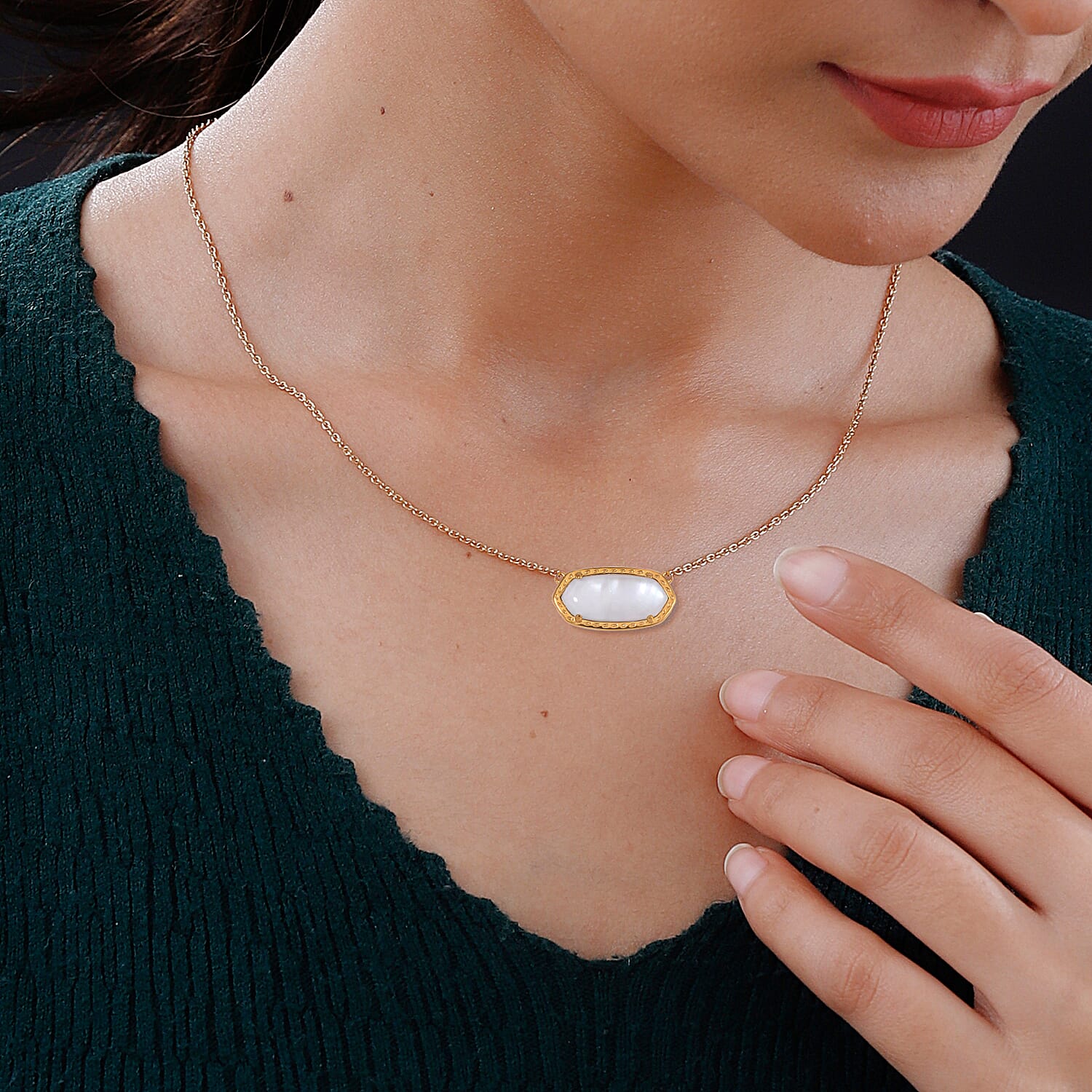 Evertrue White Shell Pearl Necklace 20-22 Inches in Stainless Steel