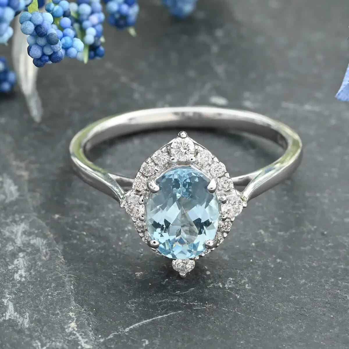 Certified & Appraised Iliana AAA Santa Maria Aquamarine and G-H SI Diamond 1.50 ctw Ring in 18K White Gold (Size 10.5) image number 1
