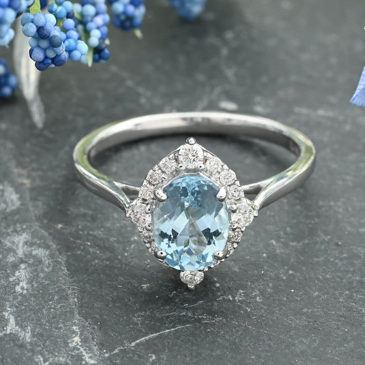 Certified & Appraised Iliana AAA Santa Maria Aquamarine and G-H SI Diamond 1.50 ctw Ring in 18K White Gold (Size 12.0) image number 1