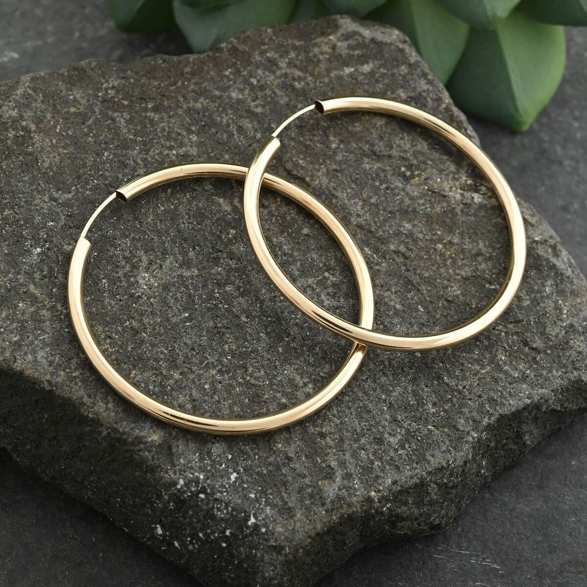 Italian 10K Yellow Gold Hoop Earrings 1.6 Grams image number 1