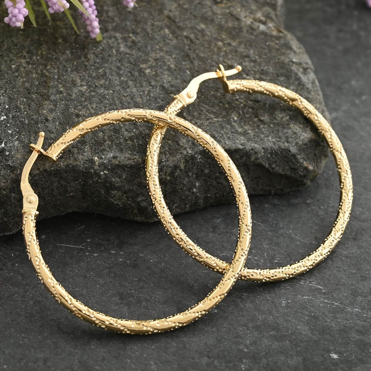 Italian 14K Yellow Gold Textured Hoop Earrings 1.75 Grams image number 1