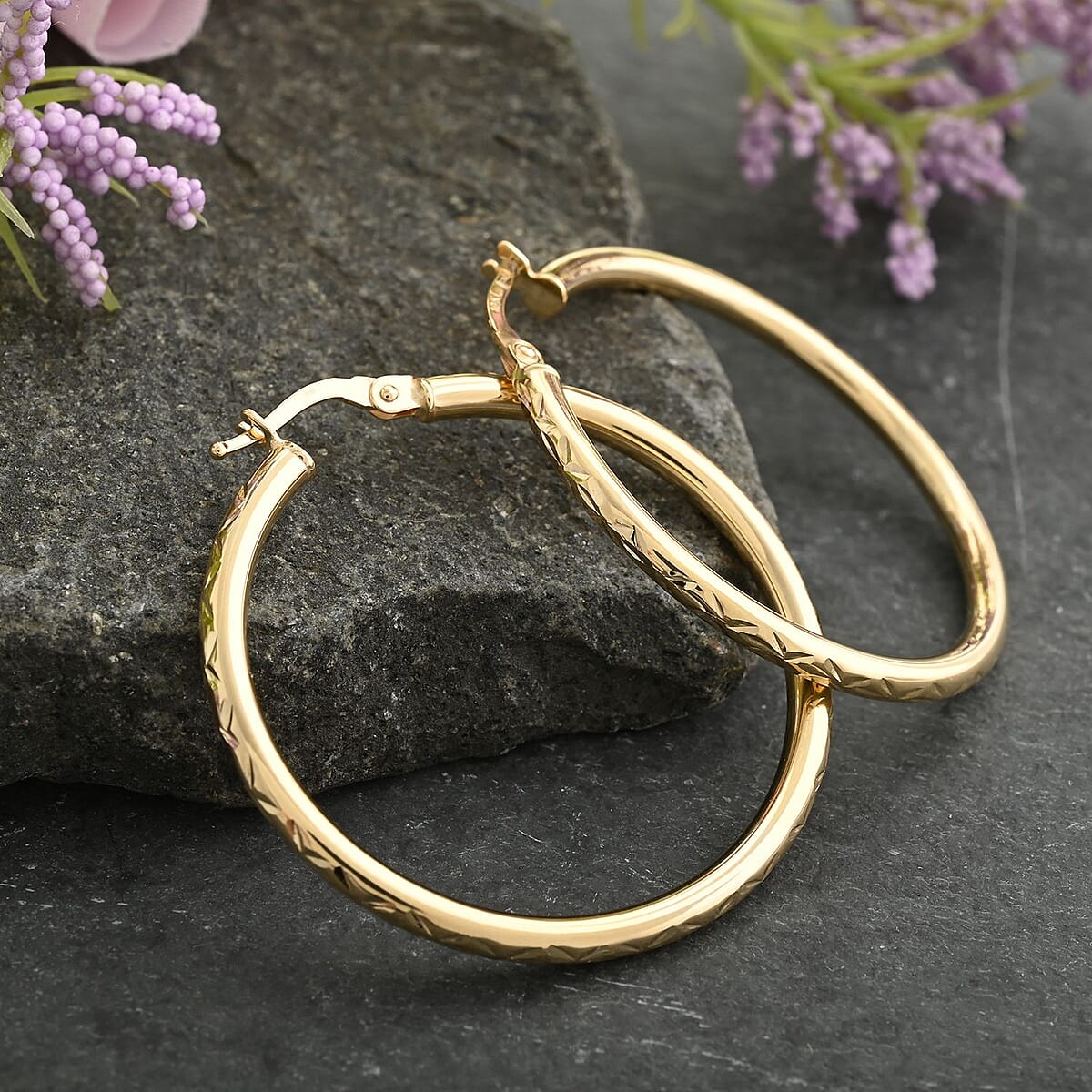 Italian Diamond-cut Hoop Earrings in 10K Yellow Gold 2 Grams image number 1