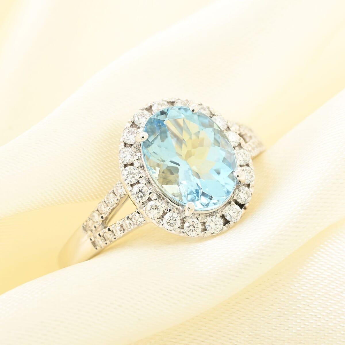 Certified & Appraised Iliana AAA Santa Maria Aquamarine and G-H SI Diamond 2.00 ctw Ring in 18K White Gold (Size 9.0) image number 1