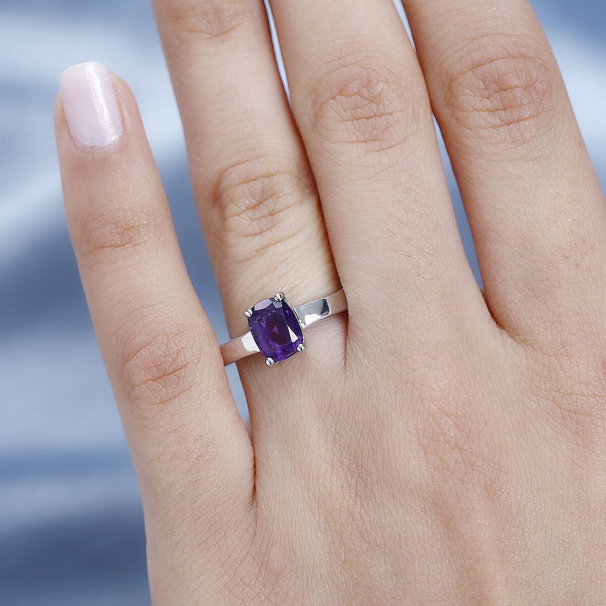 African Amethyst 1.30 ctw Solitaire Ring in Platinum Over Sterling Silver (Size 10.0) image number 2