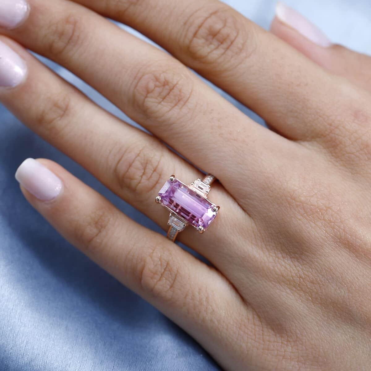 AAA Patroke Kunzite and Moissanite Ring in Vermeil Rose Gold Over Sterling Silver (Size 7.0) 6.85 ctw image number 2