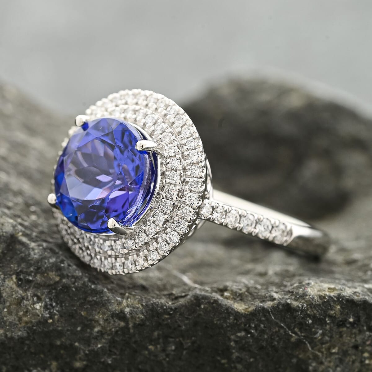 Certified & Appraised Rhapsody 950 Platinum AAAA Tanzanite and E-F VS Diamond Ring (Size 7.0) 7.10 Grams 3.50 ctw image number 1