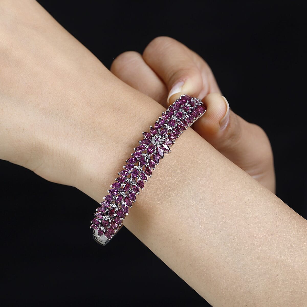 Orissa Rhodolite Garnet Floral Spray Bangle Bracelet in Platinum Over Sterling Silver (7.25 In) 14.10 ctw image number 2