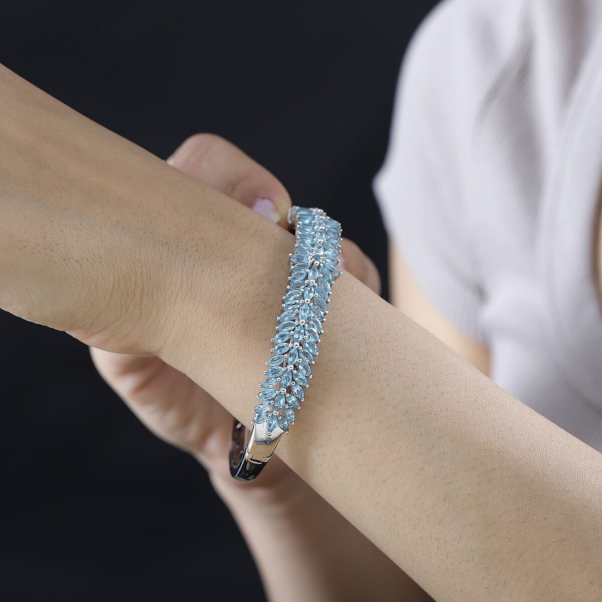 Betroka Blue Apatite Floral Spray Bangle Bracelet in Platinum Over Sterling Silver (8.00 In) 12.35 ctw image number 2