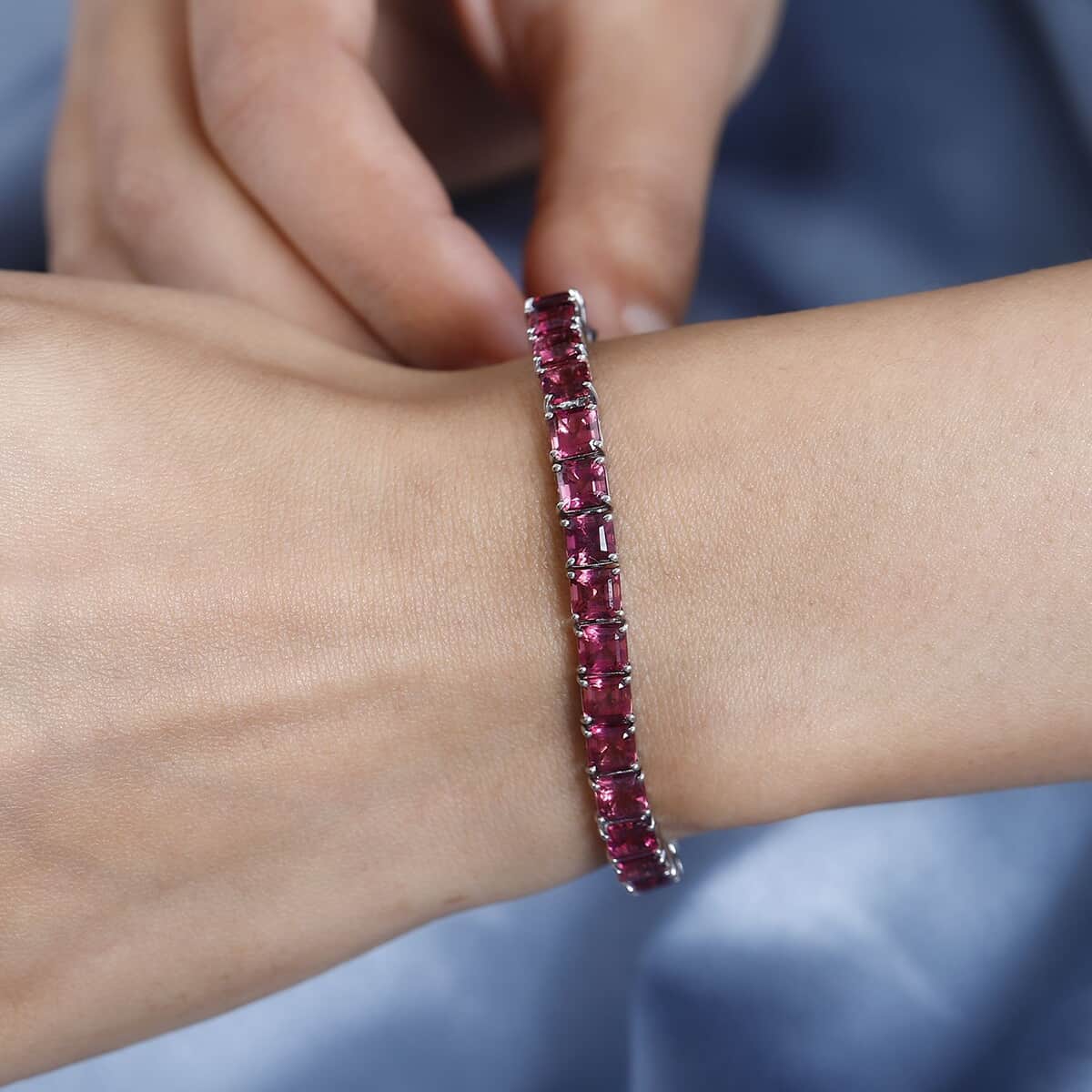 950 Platinum and 18K Gold AAAA Ouro Fino Rubellite Tennis Bracelet (7.25 In) 16.70 Grams 25.35 ctw image number 2