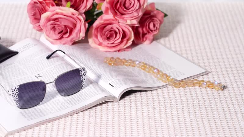 Flower Design UV400 Polarized Sunglass with Storage Bag- Gray