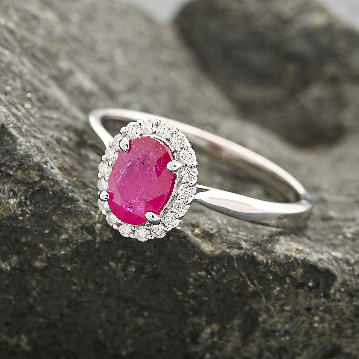 Certified & Appraised Iliana AAA Montepuez Ruby and G-H SI Diamond 1.00 ctw Halo Ring in18K White Gold (Size 8.0) image number 1