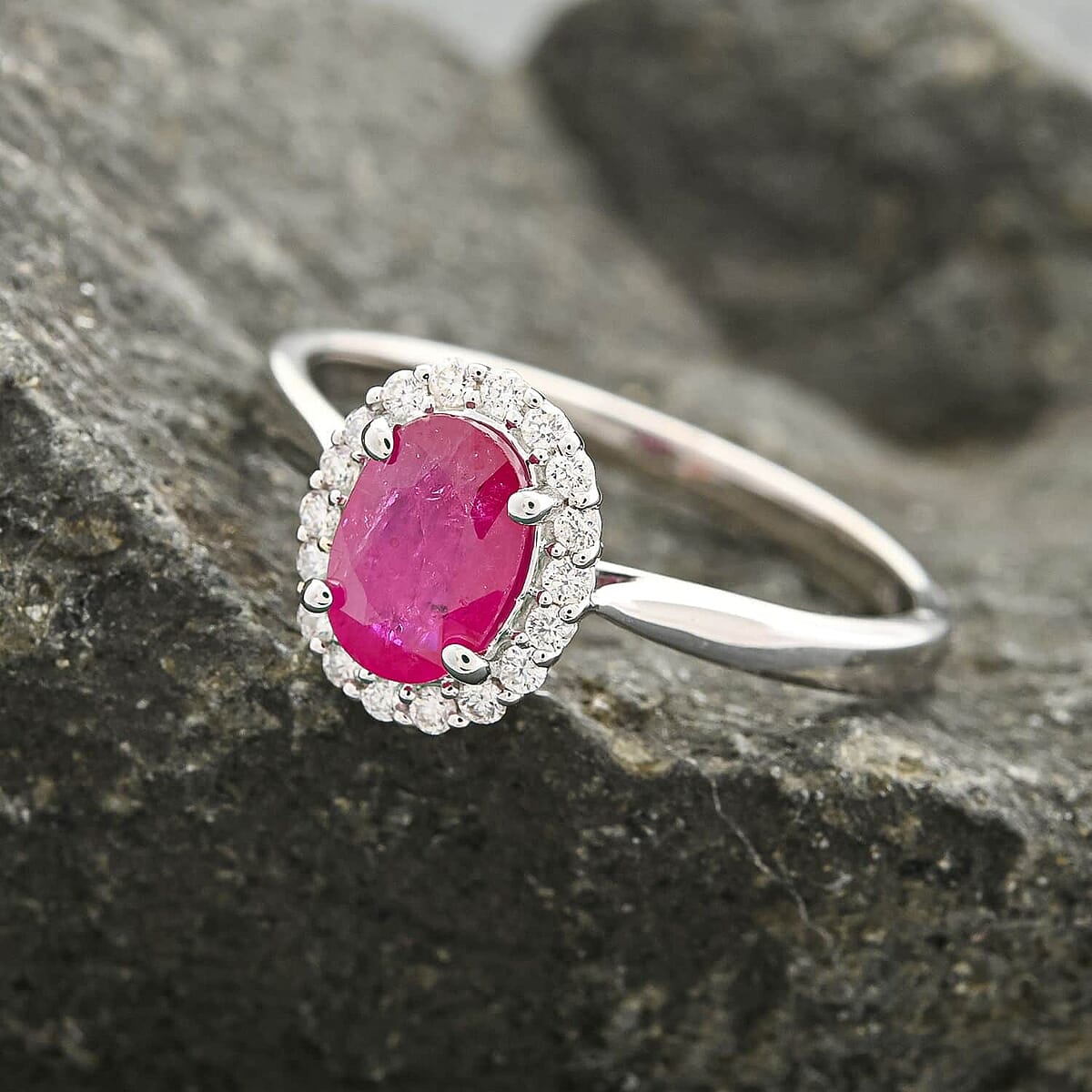 Certified & Appraised Iliana 18K White Gold AAA Montepuez Ruby and G-H SI Diamond Halo Ring (Size 8.5) 1.00 ctw image number 1