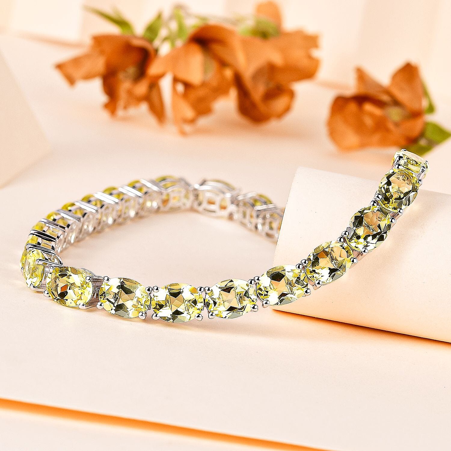AAA Green Gold Quartz 26.45 ctw Cluster Bracelet in Rhodium Over Sterling Silver (7.5 In) (10.81 g)