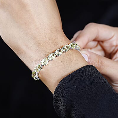 AAA Green Gold Quartz 26.45 ctw Cluster Bracelet in Rhodium Over Sterling Silver (7.5 In) (10.81 g)