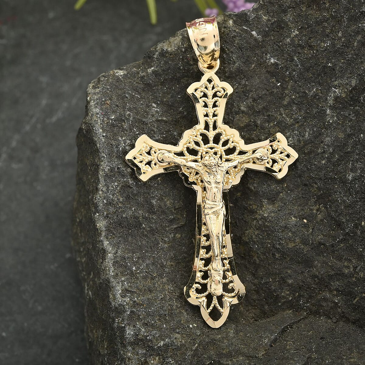 Made in America 10K Yellow Gold Crucifix Pendant 1.60 Grams image number 1