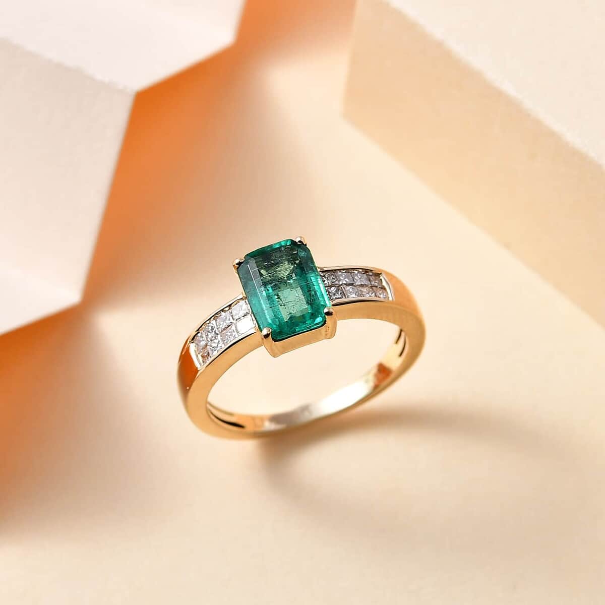 Luxoro 14K Yellow Gold AAAA Kagem Zambian Emerald and G-H SI Diamond Ring (Size 6.0) 1.85 ctw image number 1