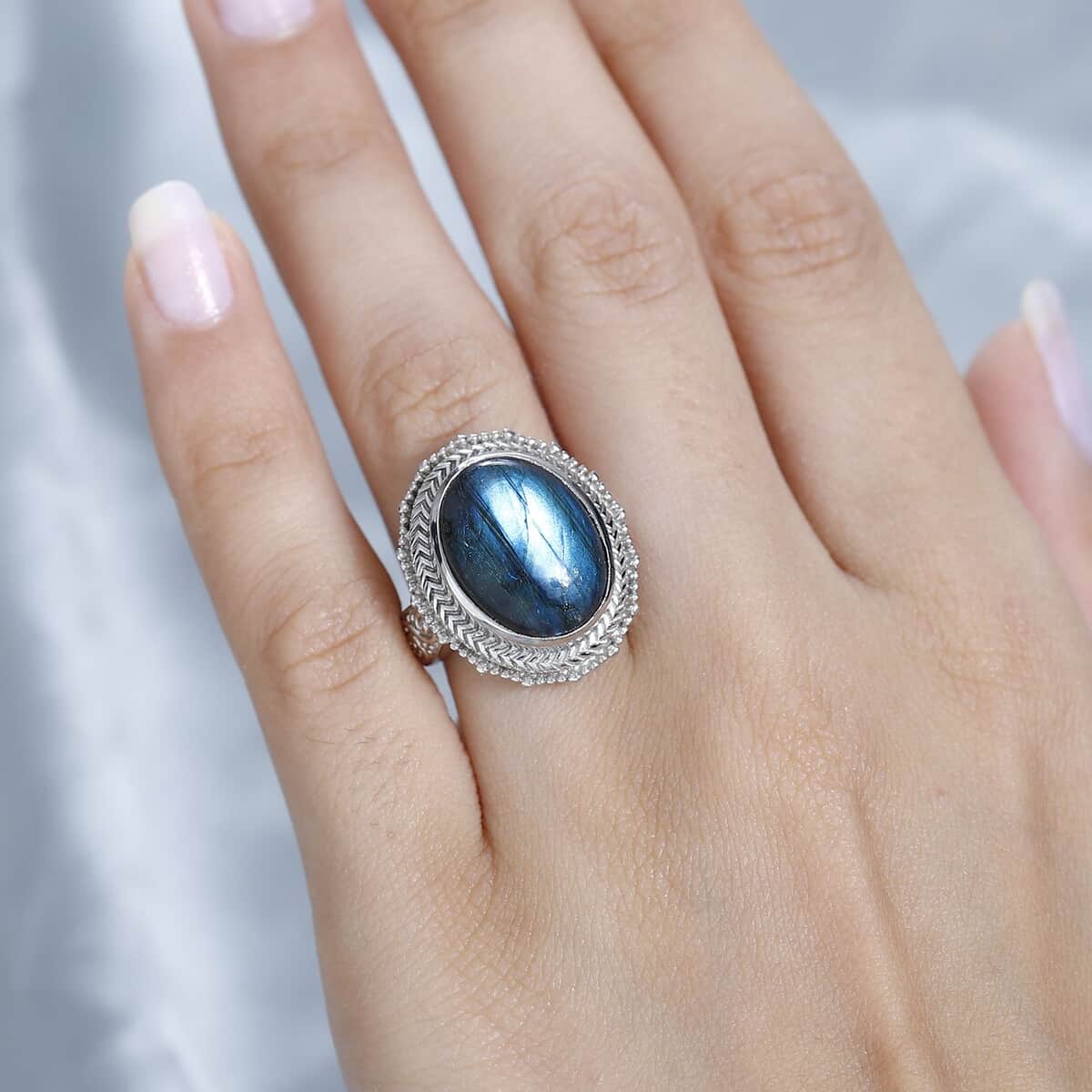 Malagasy Labradorite Solitaire Ring in ION Plated Copper (Size 11.0) 9.50 ctw image number 2