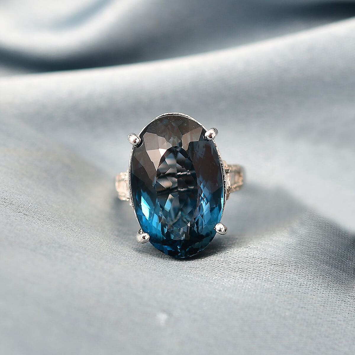 London Blue Topaz and White Diamond Ring in Platinum Over Sterling Silver (Size 8.0) 25.50 ctw image number 1