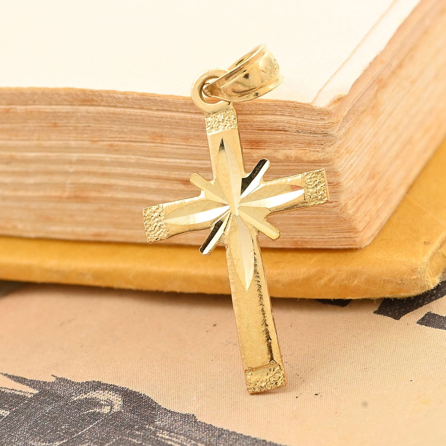 Made in America 10K Yellow Gold Cross Pendant 0.70 Grams