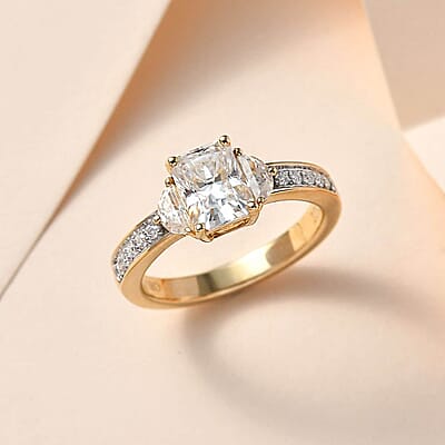 Luxoro 10K Yellow Gold Radiant Cut Moissanite Ring (Size 8.0) 4.40 Grams 2.00 ctw