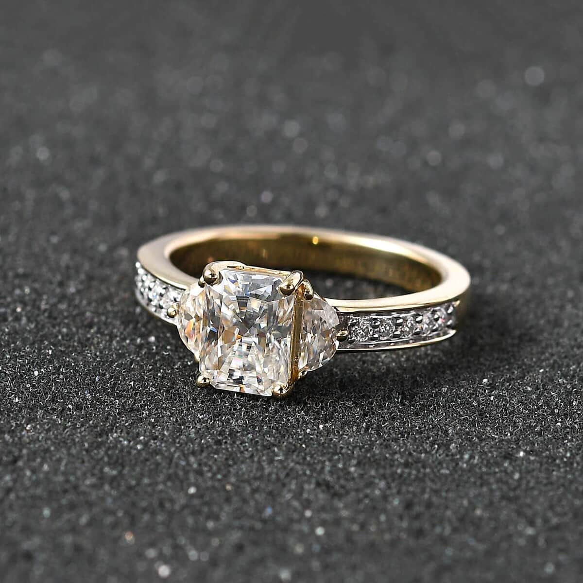 Luxoro 10K Yellow Gold Radiant Cut Moissanite Ring (Size 8.0) 4.40 Grams 2.00 ctw image number 2