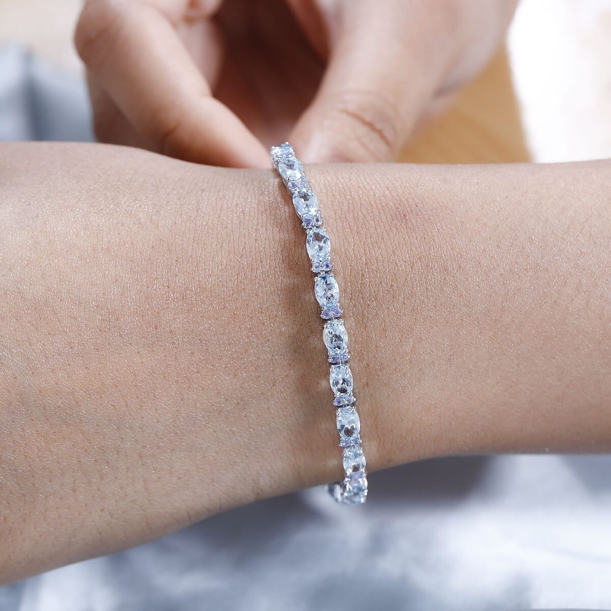 Premium Mangoro Aquamarine and Tanzanite Bracelet in Platinum Over Sterling Silver (6.50 In) 8.40 ctw image number 2