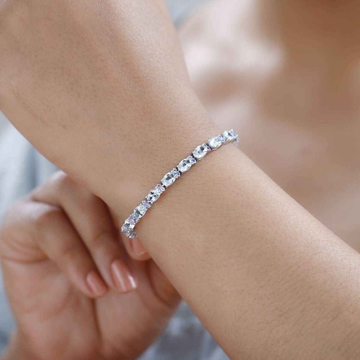 Premium Mangoro Aquamarine and Tanzanite Bracelet in Platinum Over Sterling Silver (8.00 In) 10.50 ctw image number 2