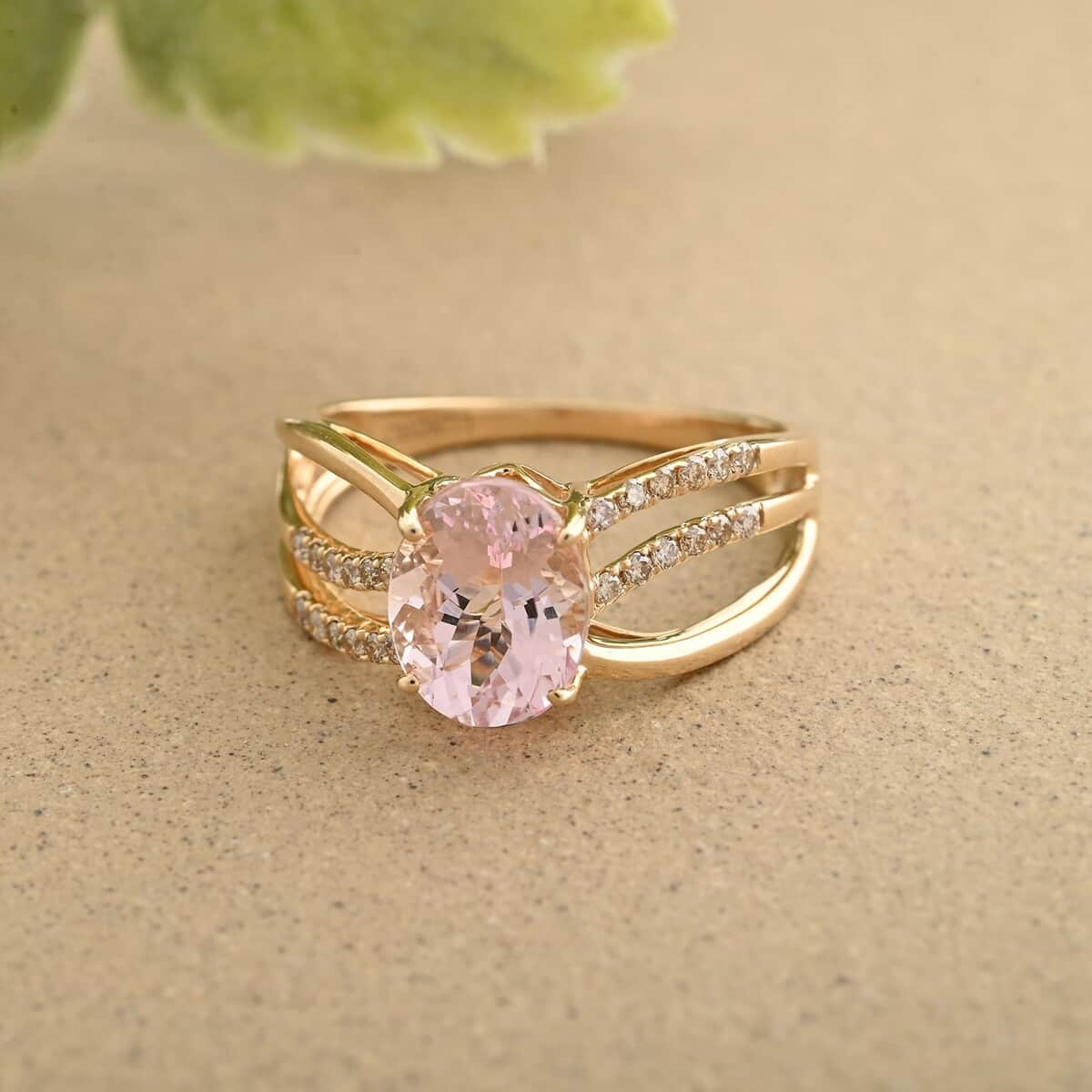 Luxoro AAA Palmeiras Pink Morganite and G-H I2 Diamond 1.90 ctw Ring in 14K Yellow Gold (Size 6.0) image number 1