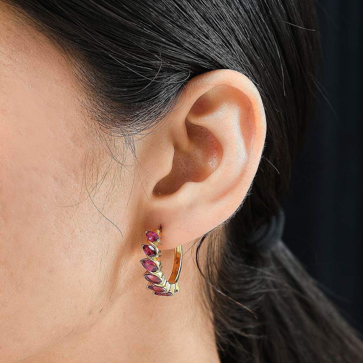 Orissa Rhodolite Garnet Hoop Earrings in Vermeil Yellow Gold Over Sterling Silver 4.20 ctw image number 2