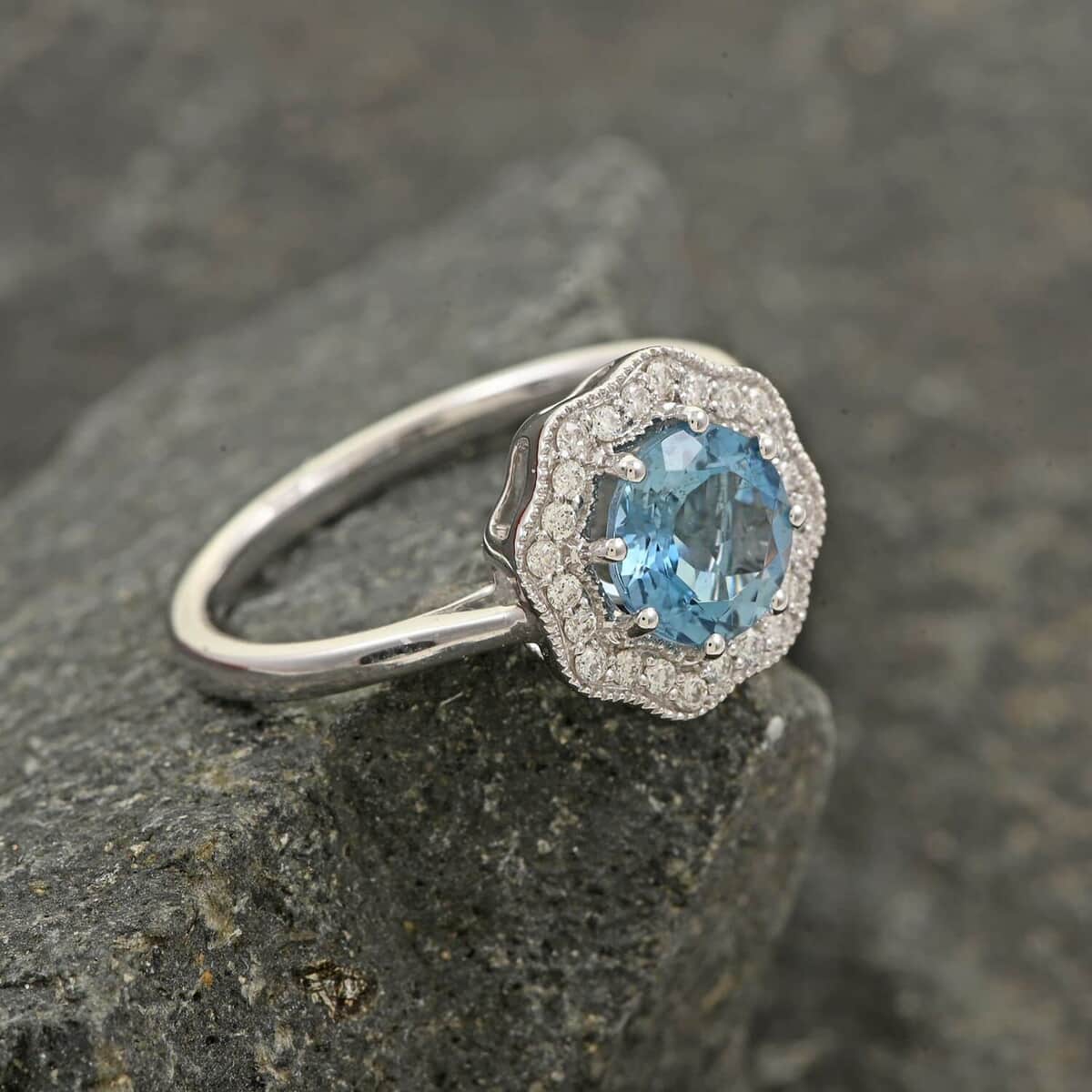 Certified & Appraised Iliana AAA Santa Maria Aquamarine and G-H SI Diamond 1.35 ctw Ring in 18K White Gold (Size 5.0) image number 1