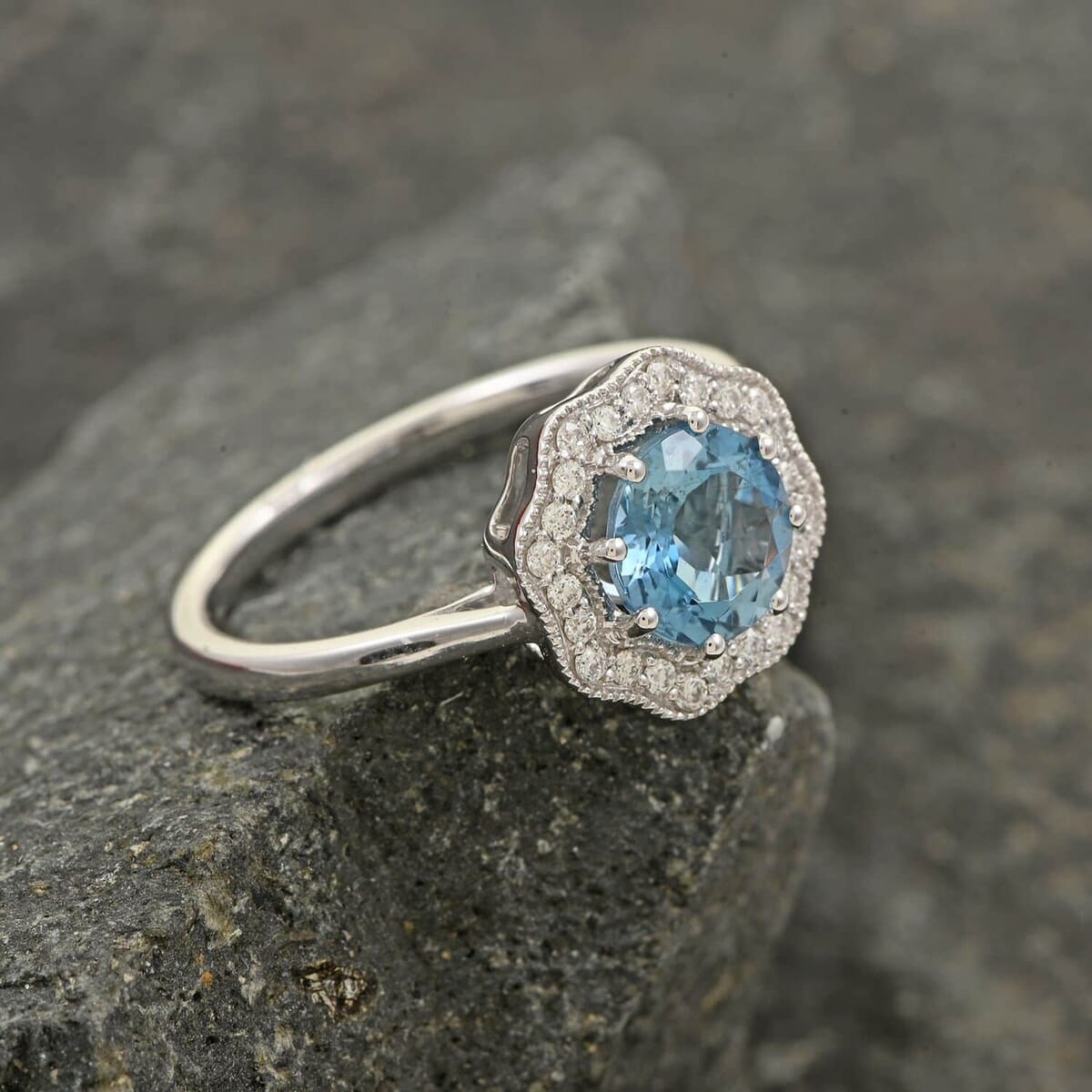 Certified & Appraised Iliana AAA Santa Maria Aquamarine and G-H SI Diamond 1.35 ctw Ring in 18K White Gold (Size 6.0) image number 1
