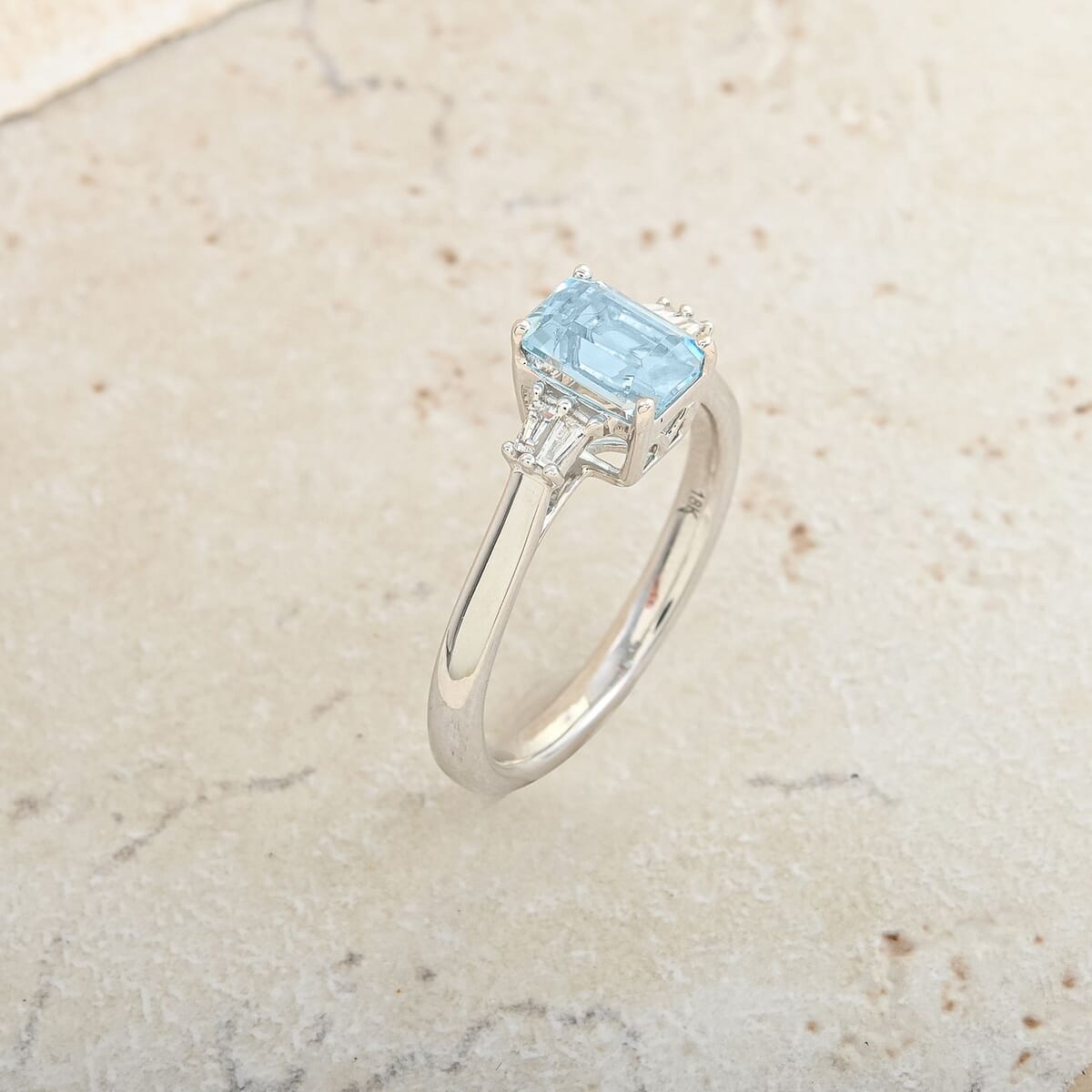Certified and Appraised Iliana AAA Santa Maria Aquamarine and G-H SI Diamond 1.00 ctw Ring in 18K White Gold (Size 9.0) image number 1