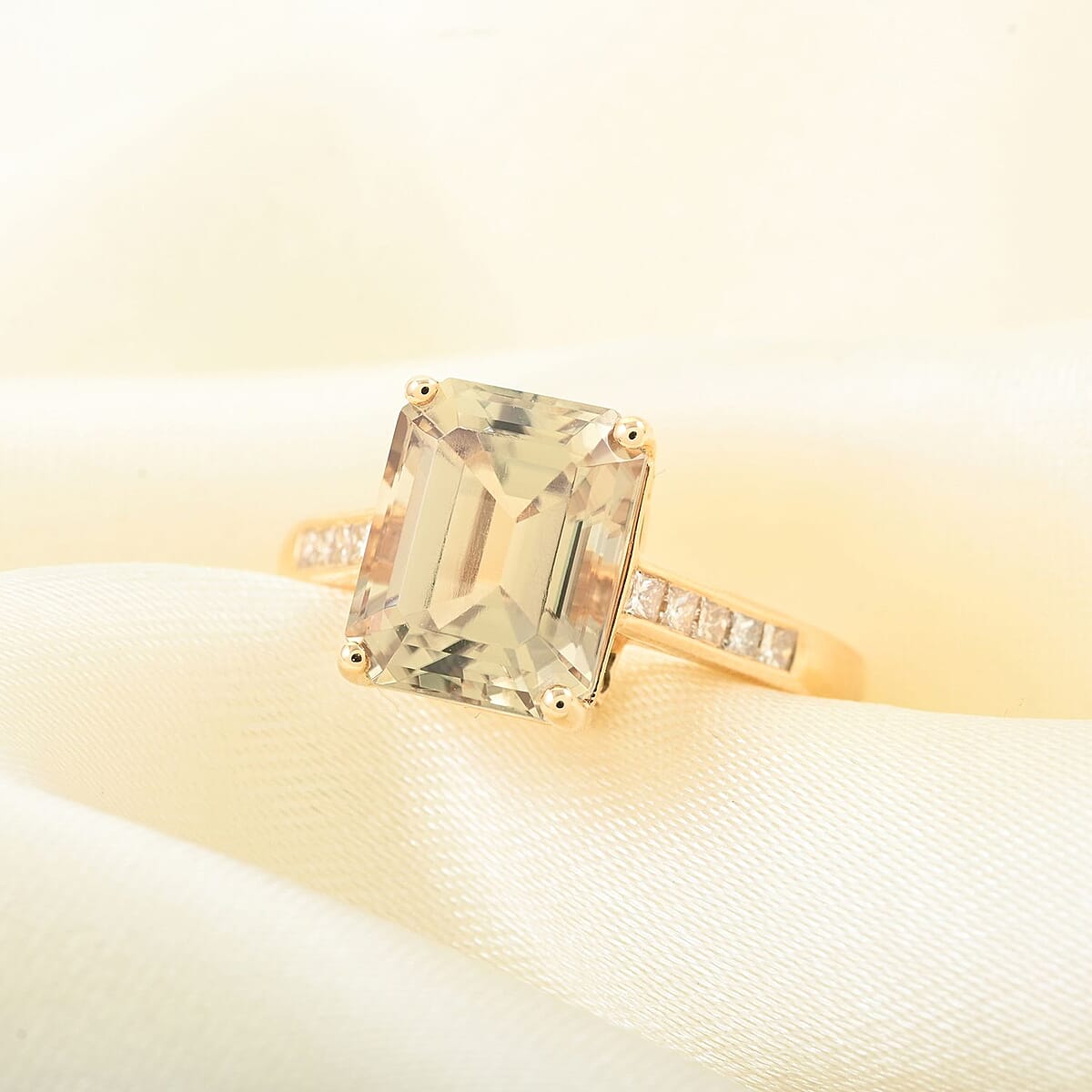 Certified & Appraised Luxoro AAA Turkizite and I2 Diamond 4.10 ctw Ring in 14K Yellow Gold (Size 5.5) image number 1