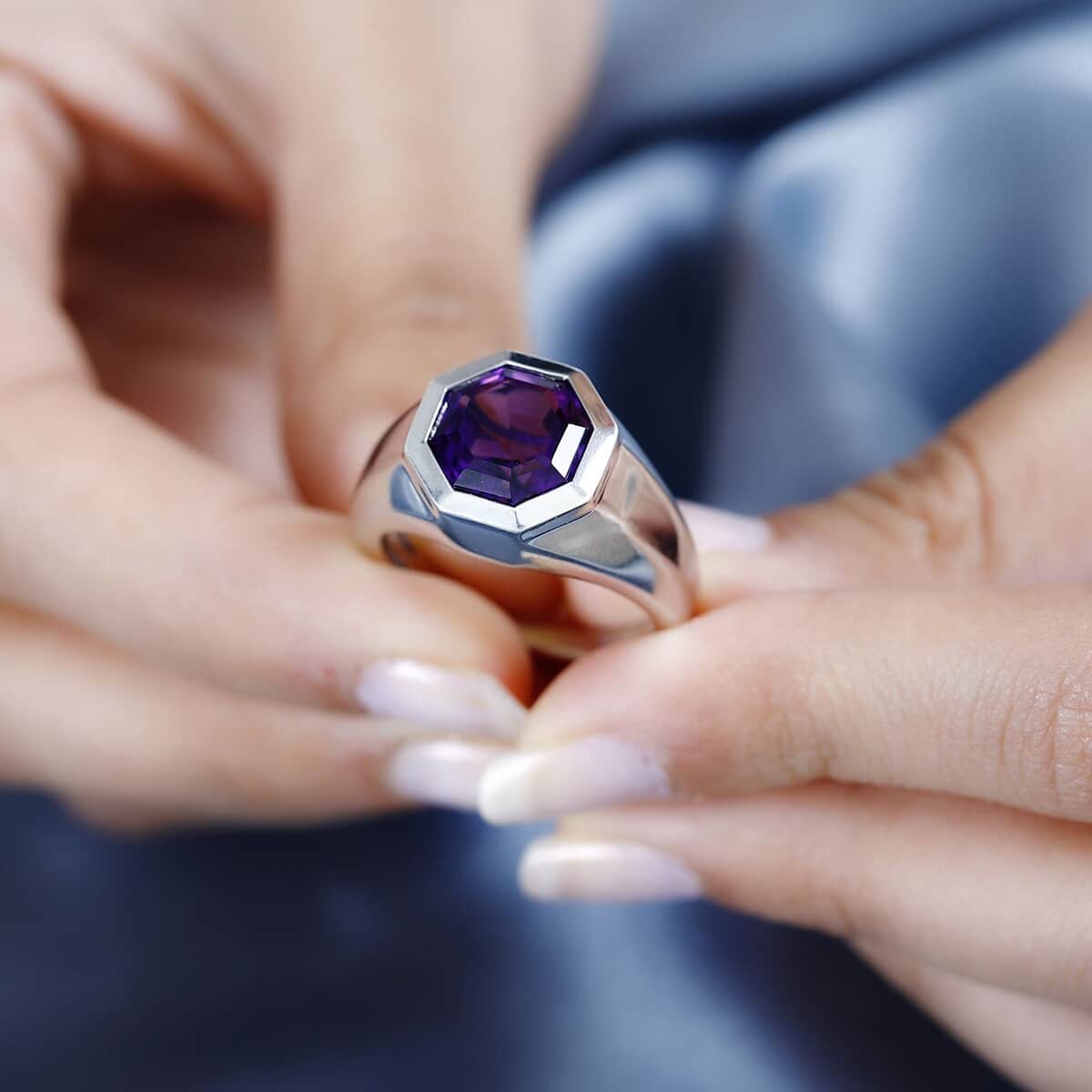African Amethyst Solitaire Men's Ring in Platinum Over Sterling Silver (Size 11.0) 6.90 ctw image number 2