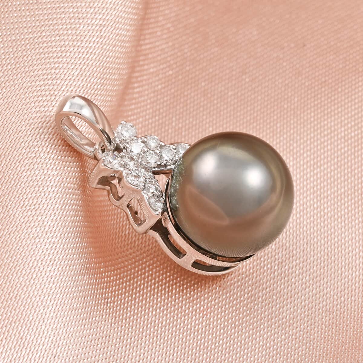 Certified & Appraised Iliana 18K White Gold AAA Tahitian Pearl 10-10.5mm and SI Diamond Pendant 0.13 ctw image number 1