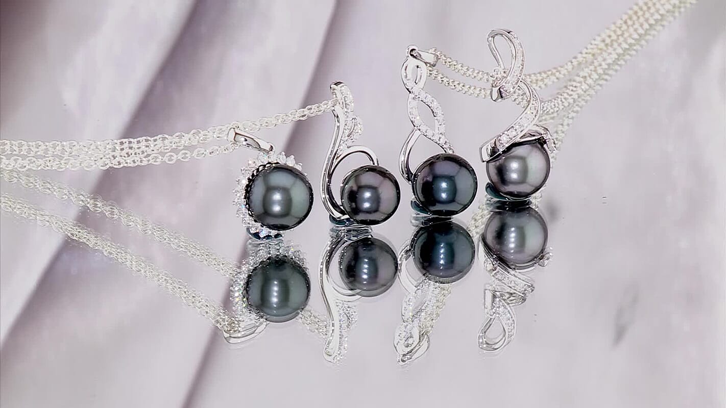 Certified & Appraised Iliana 18K White Gold AAA Tahitian Pearl 9.5-10mm and SI Diamond Pendant without Chain 0.31 ctw